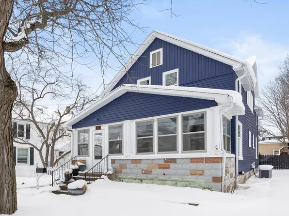 517 Elm St SE, Lowell, MI 49331