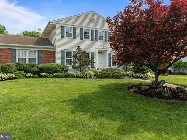 704 Waterford Dr, Cinnaminson, NJ 08077
