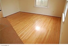 5th image of 902 Forest View Dr