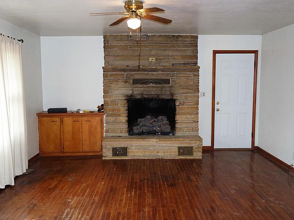4th image of 236 Cedar Oak Dr