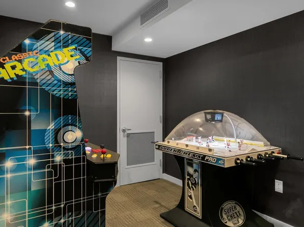 155 Bay Street image 37 of 44