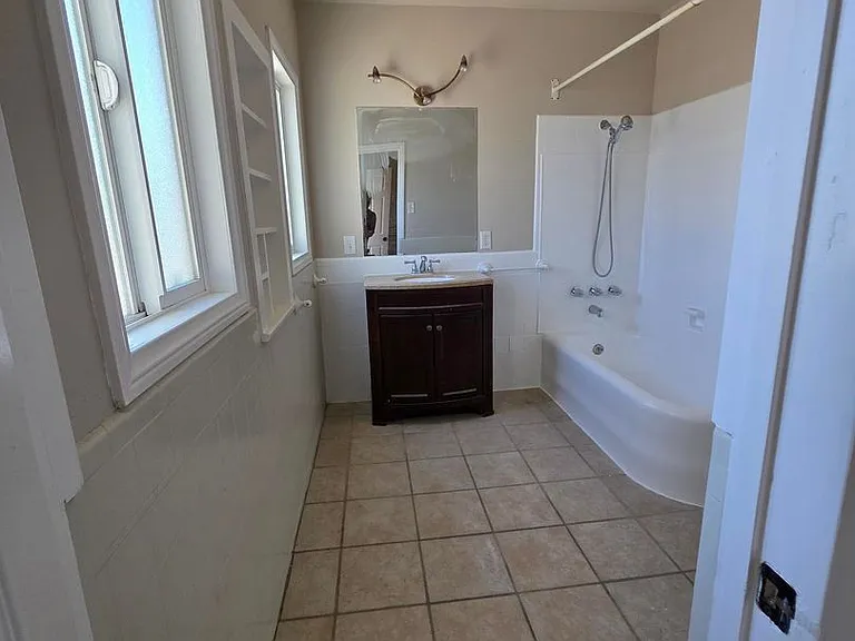 2641 N Arrowhead Ave — Photo 33