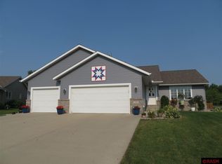 100 Arrowwood Ct, Mankato, MN 56001
