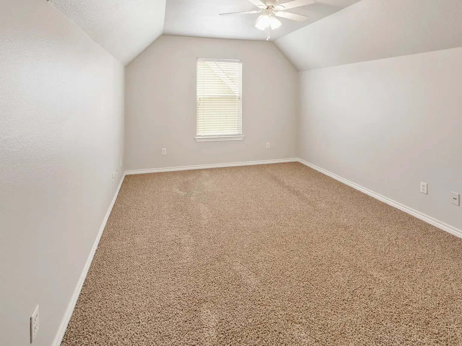 4 bed, 3.0 bath, $3,300 — Photo 4