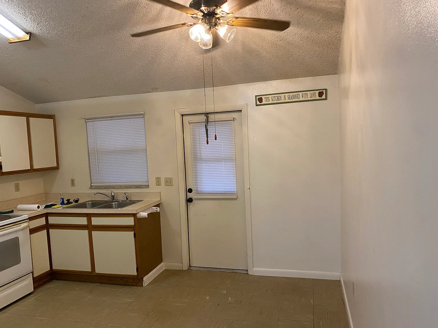 2 bed, 840 sqft, $1,300 — Photo 4