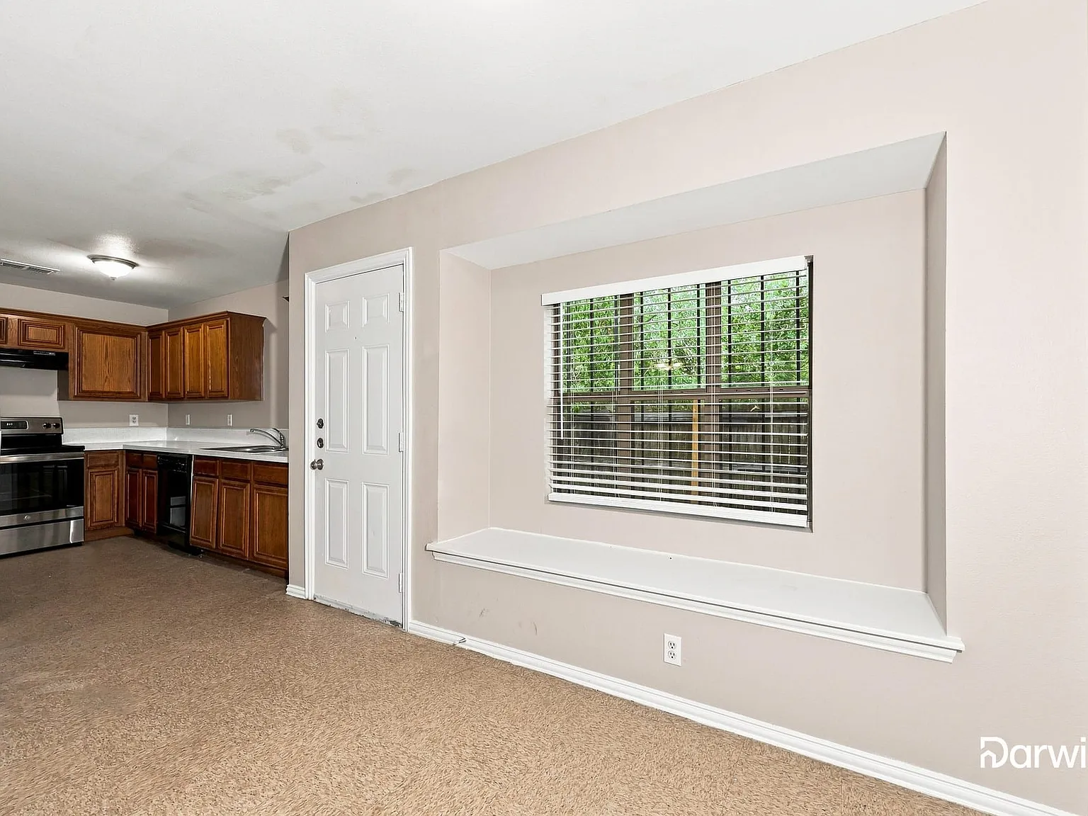 3 bed, 2.5 bath, 1302 sqft, $1,880 — Photo 3