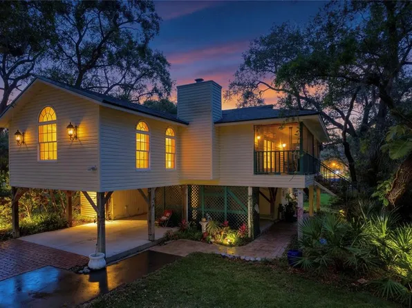 420 Hanby St, Crystal Beach, FL 34681