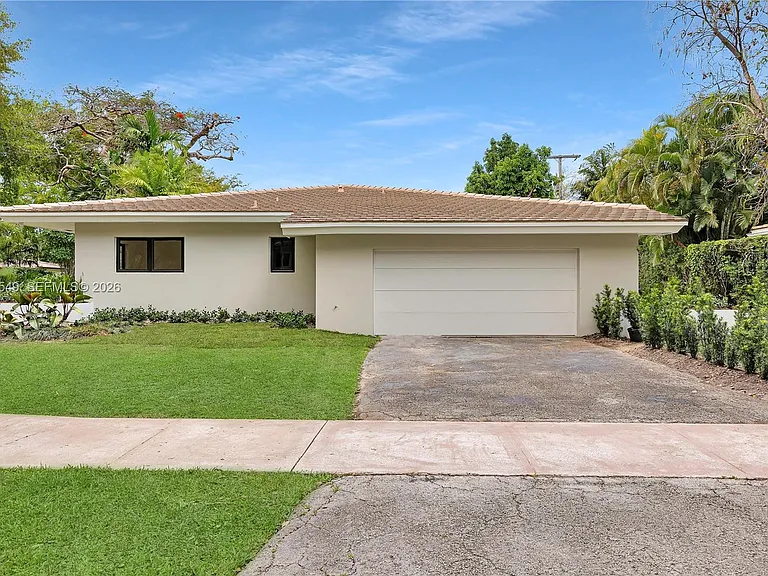 950 Bayamo Ave — Photo 6