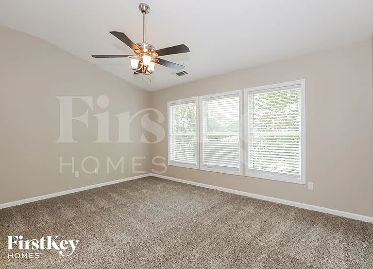 1530 Hedington Cir — Photo 7