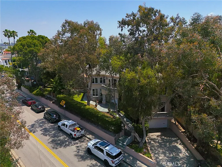 3210 N Ardmore Ave — Photo 56