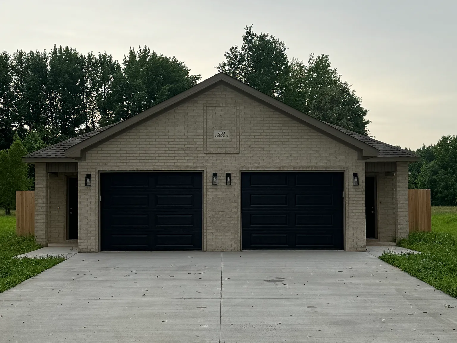 2 bed, 978 sqft, $1,100 — Photo 1