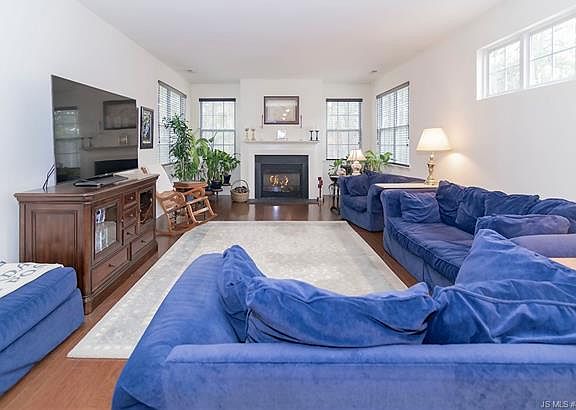 5th image of 57 Woodview Dr