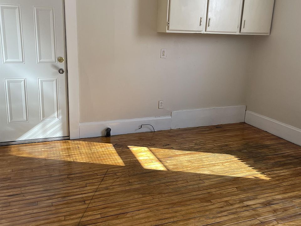 2nd image of 176 Pine St #2