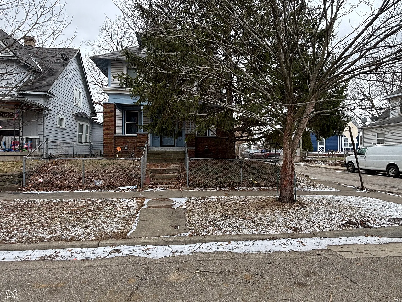 1903 Hoyt Ave photo 1