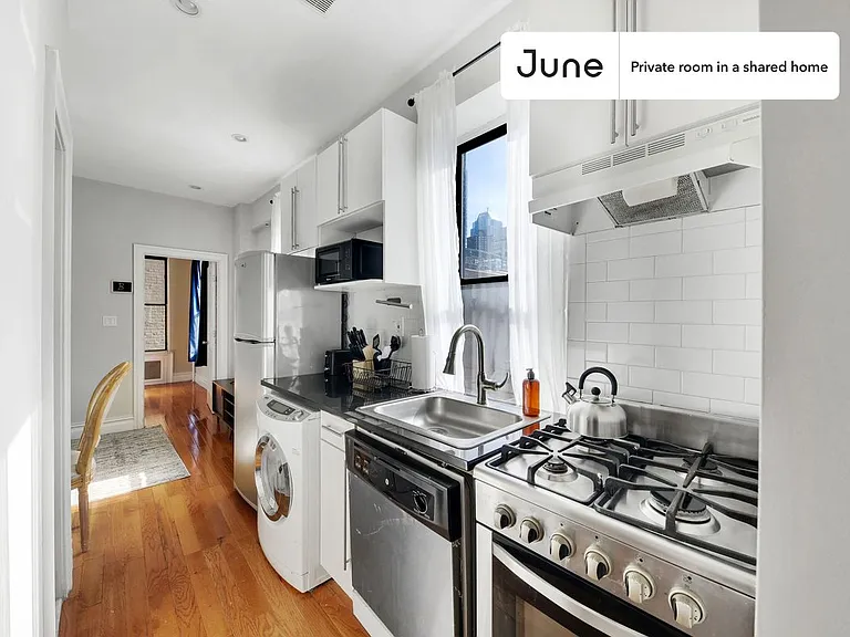 824 9th Ave #B — Photo 2