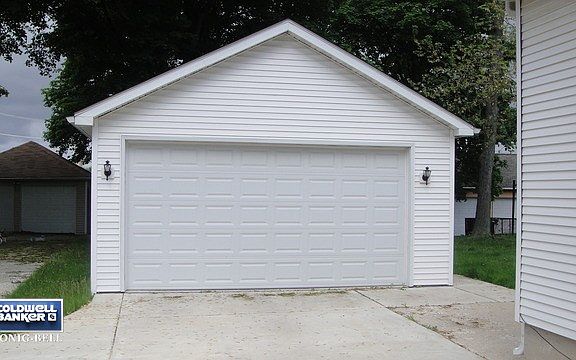 5th image of 10903 N Woodstock St