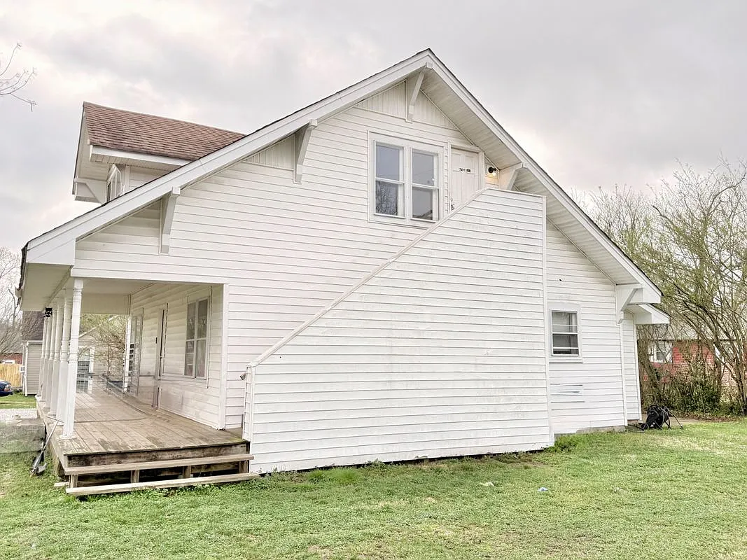 Building Photo - 502 Oak Dr #B