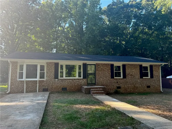 3 Walker St, Honea Path, SC 29654