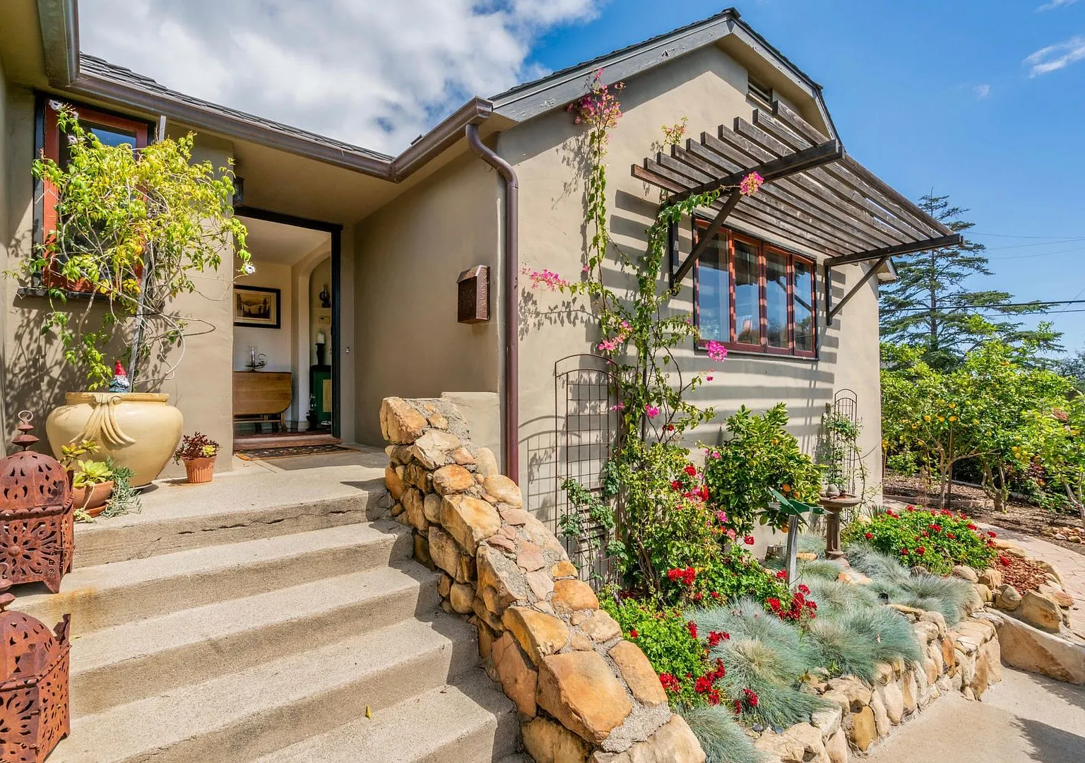 Beautifully Restored 1926 Home On Corner Lot In Upper East Of Santa Barbara! — Photo 4