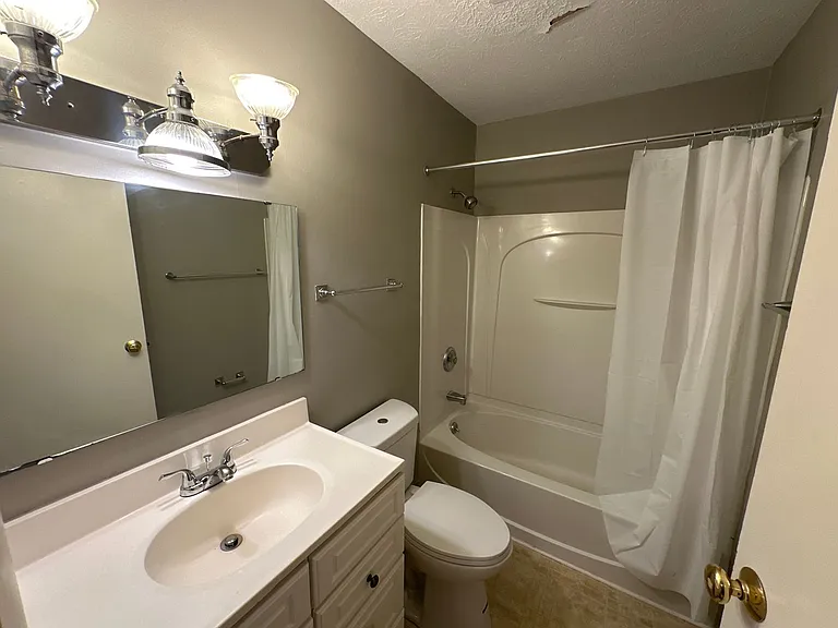 Wyandotte Ave 379 MLR — Photo 8