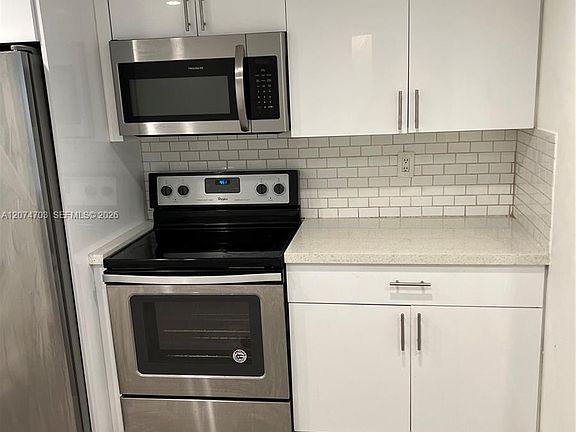 5th image of 555 NE 15th St APT 24E