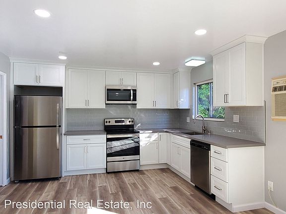 3rd image of 3756 Poinciana Dr #6