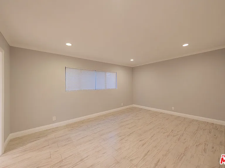 600 W Stocker St #117 — Photo 13