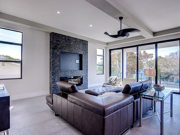 4th image of 551 Palermo Cir