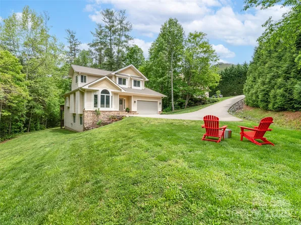 33 Village Pointe Ln, Asheville, NC 28803