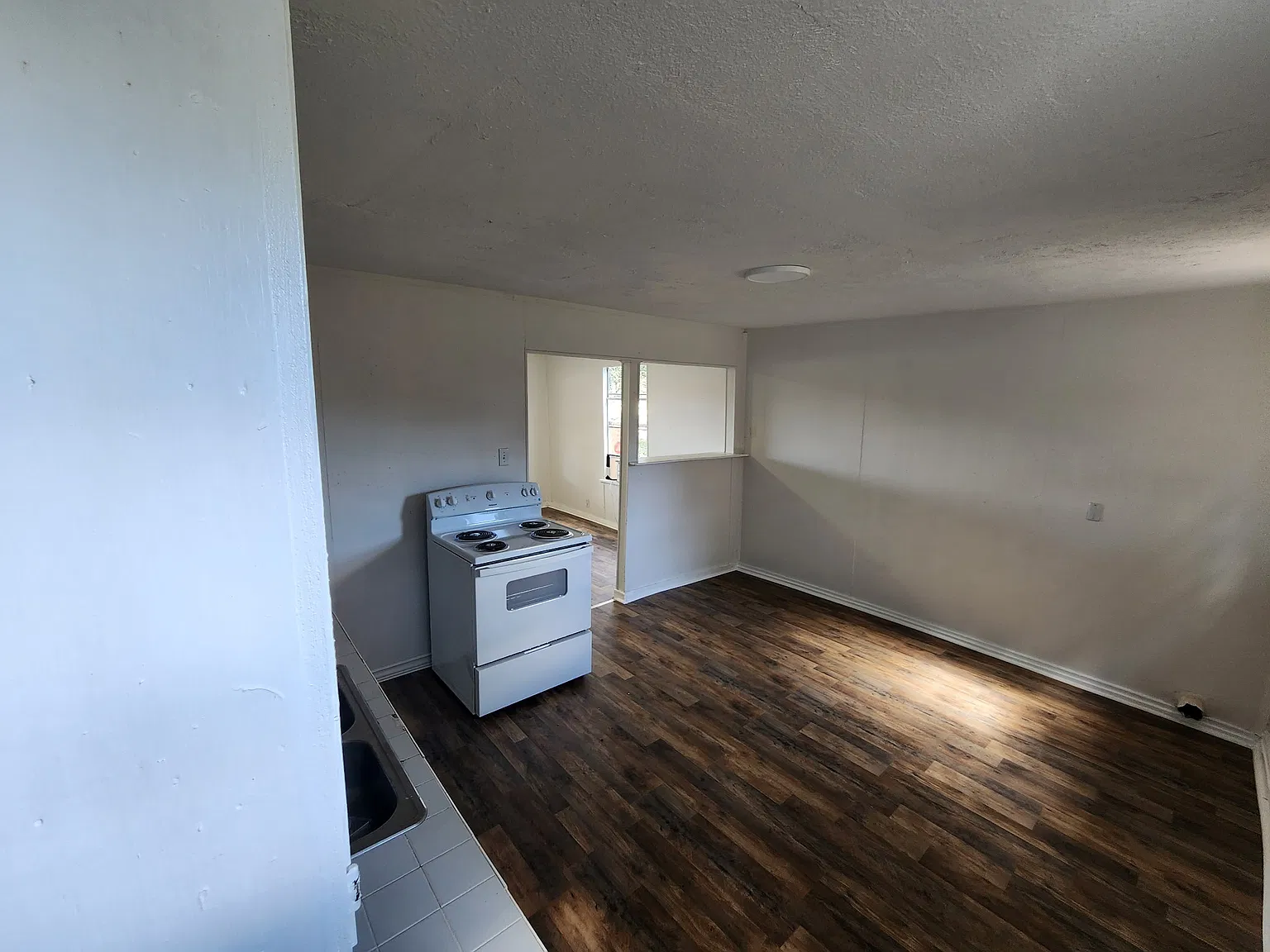 3 bed, 792 sqft, $975 — Photo 4