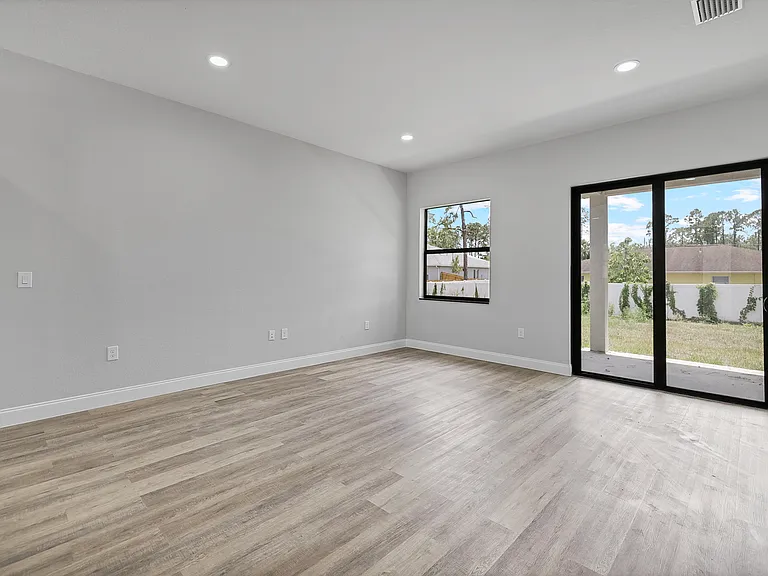 4723 29th St SW — Photo 13