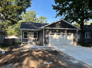 4130 Columbia St, Des Moines, IA 50313