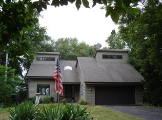 N37W26903 Kopmeier Dr, Pewaukee, WI 53072