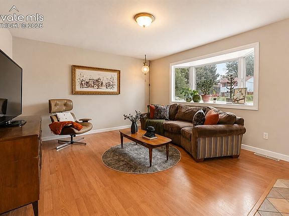 3rd image of 1466 Bonita Dr