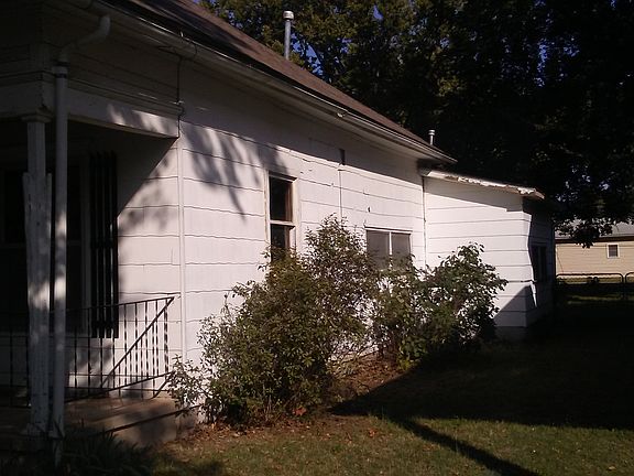 3rd image of 815 N C St