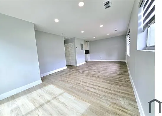2865 NE 13th Ave — Photo 9