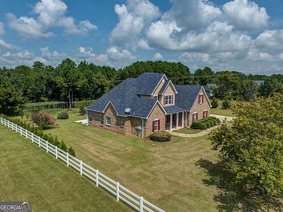 3rd image of 249 Hedgewood Dr