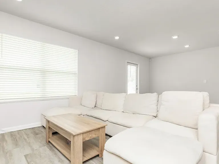 3418 Phoenix Ct — Photo 8