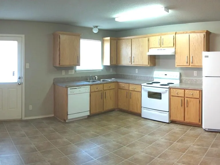 3807 Ida Dr — Photo 6