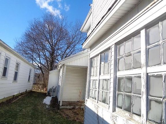 4th image of 115 N Main St