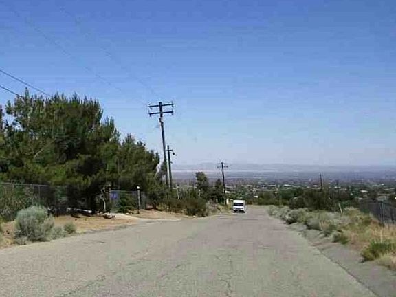 Exterior Neighborhood (street photo)