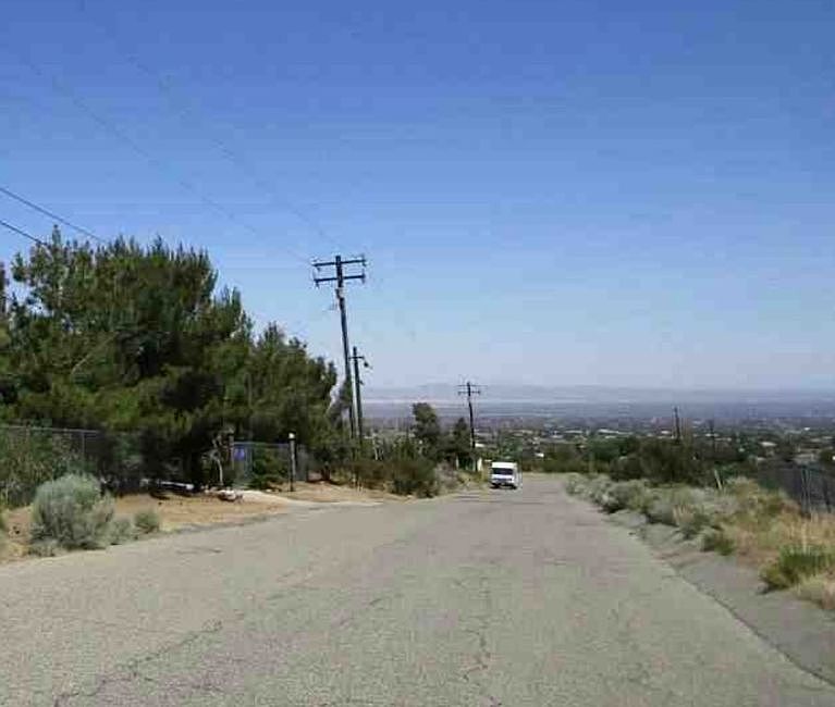 Exterior Neighborhood (street photo)