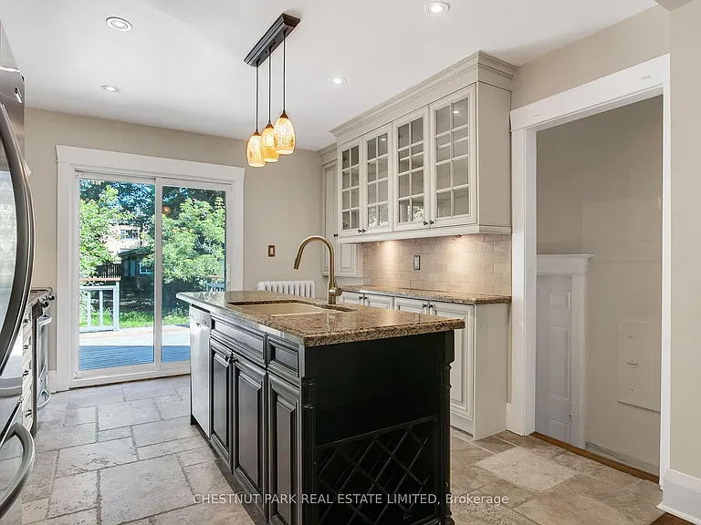 484 Merton St — Photo 19