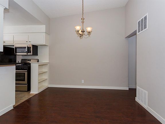 3rd image of 841 Lincoln Blvd APT J