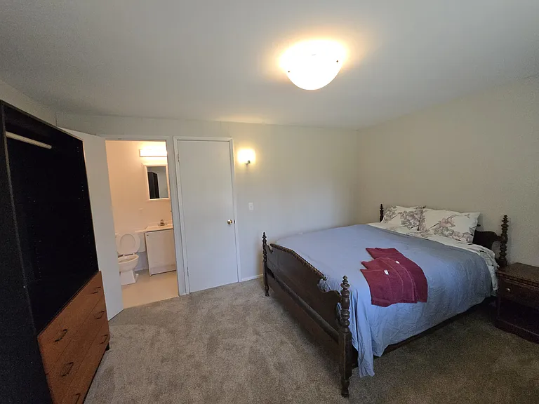 SW Flex/Bedroom & 1/2 Bath