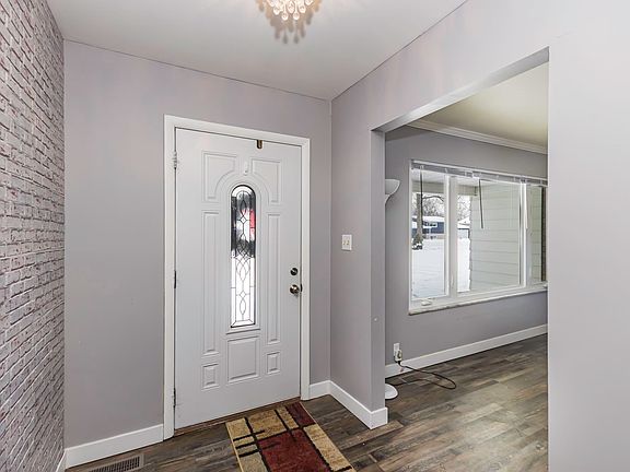 4th image of 2000 N Alden Rd