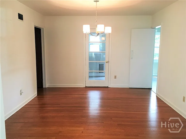 130 Andover Dr — Photo 7