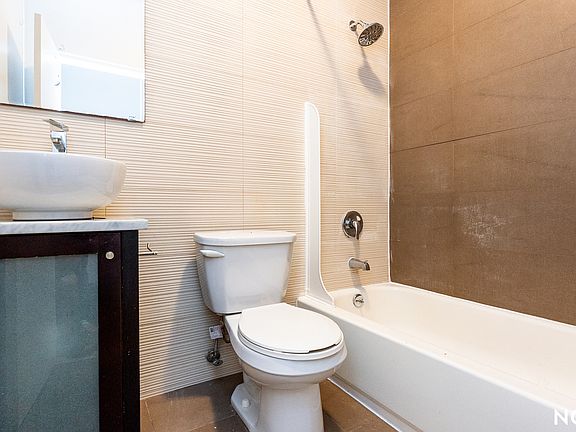 5th image of 1248 De Kalb Ave Unit 3F