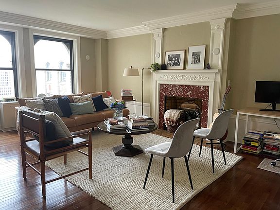 3rd image of 15 E Kirby St APT 1214