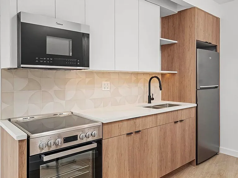 1615 Cedar St #8B — Photo 2